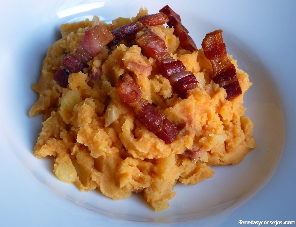 Patatas revolconas